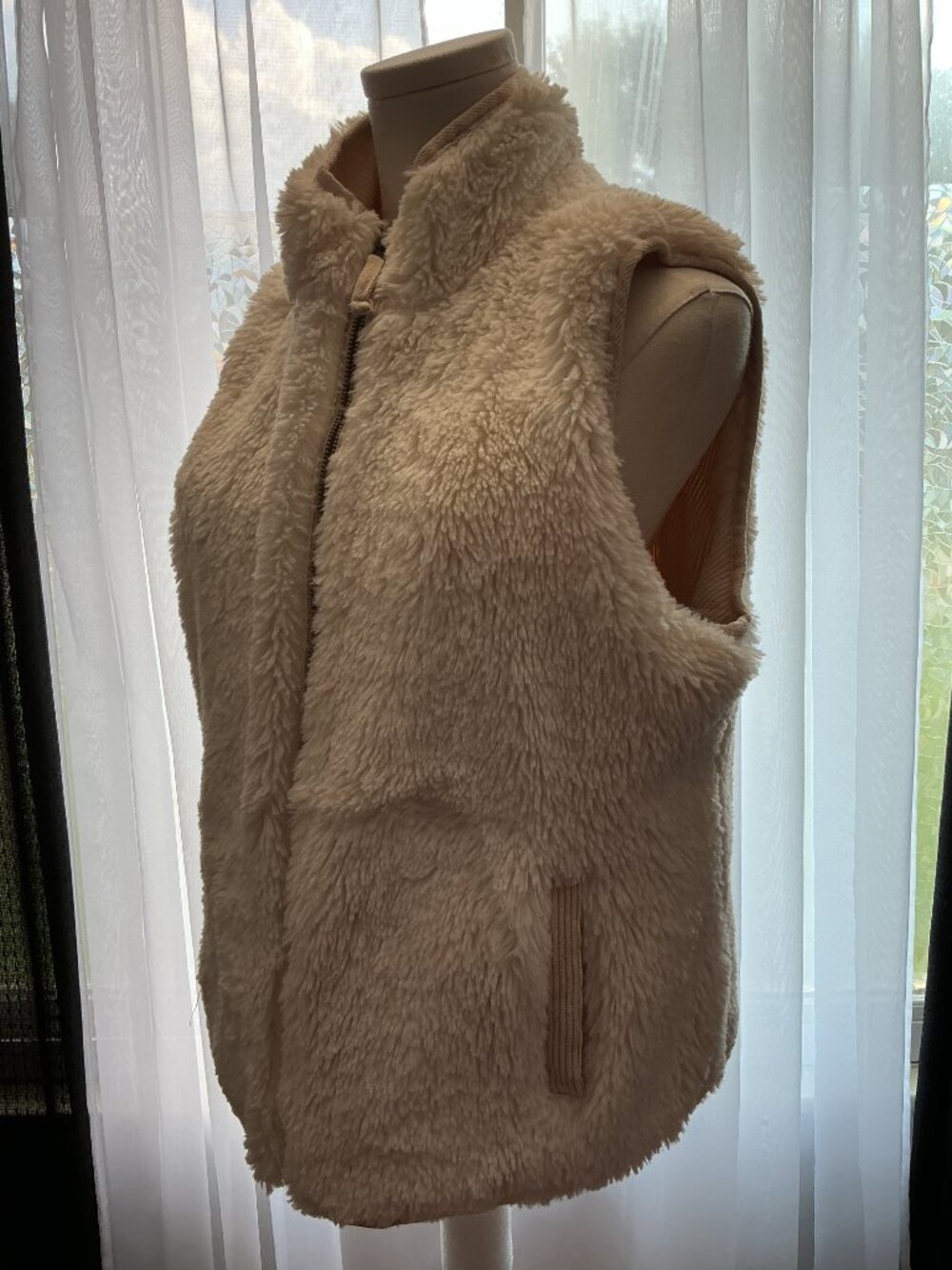 Thread & Supply Wubby Reversible Sherpa Quilted Vest Cream Beige Medium Full Zip - Picture 8 of 15